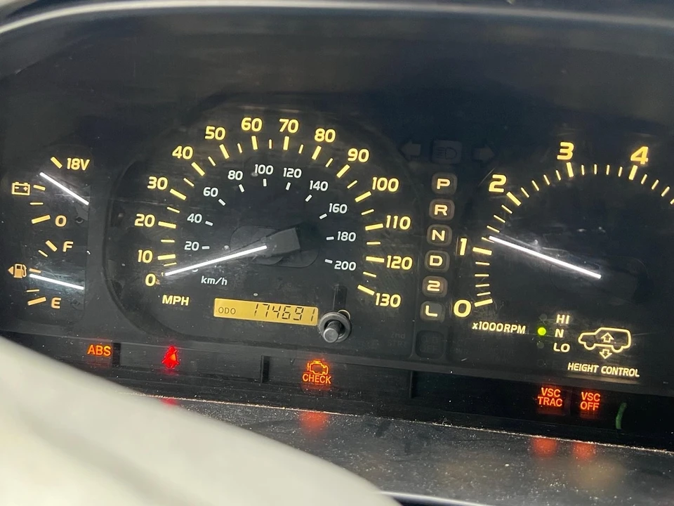 2001 Lexus LX 2nd Gen - Image 9 of 19