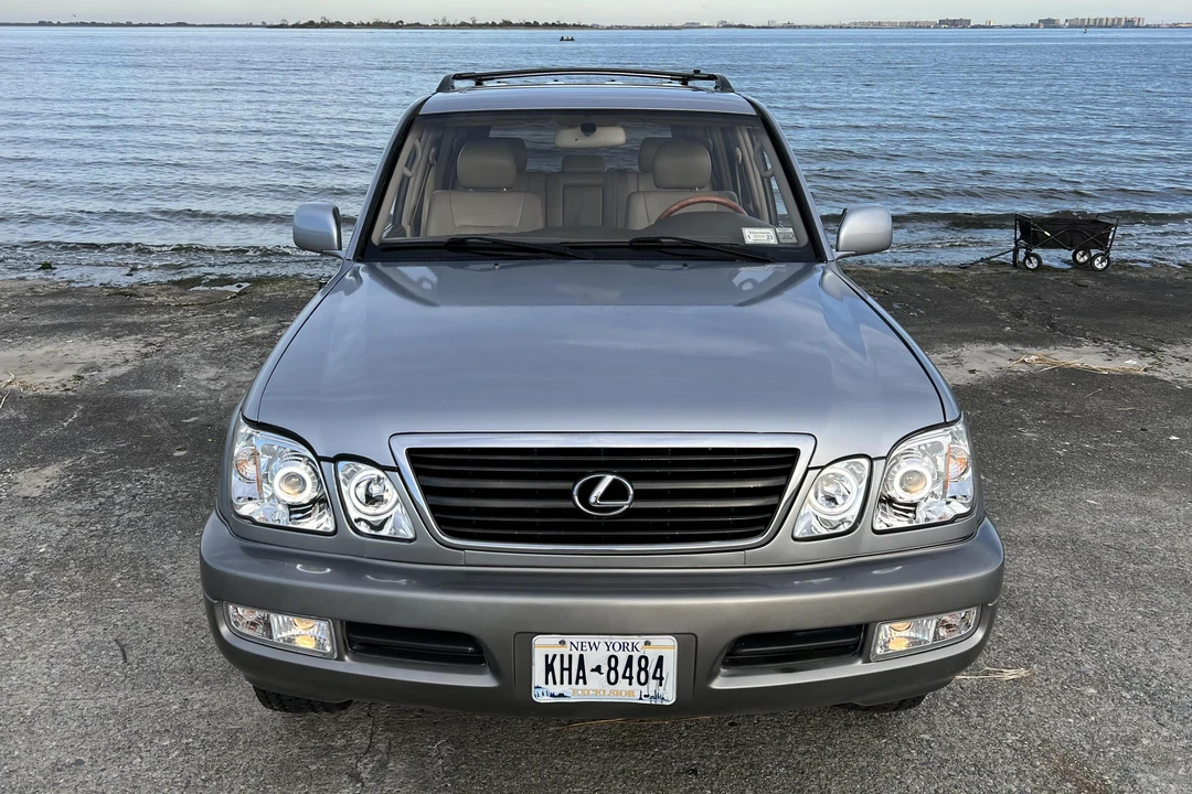 2001 Lexus LX 2nd Gen - Image 2 of 5