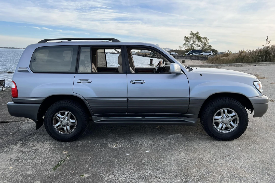 2001 Lexus LX 2nd Gen - Image 3 of 5
