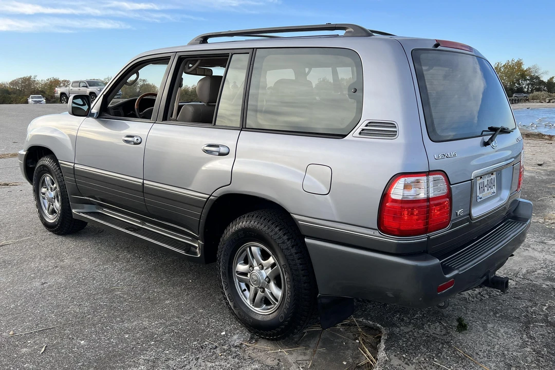 2001 Lexus LX 2nd Gen - Image 4 of 5