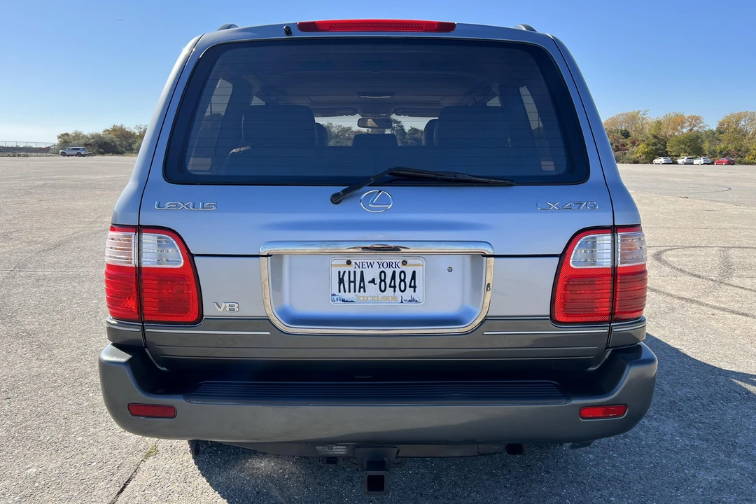 2001 Lexus LX 2nd Gen - Image 5 of 5