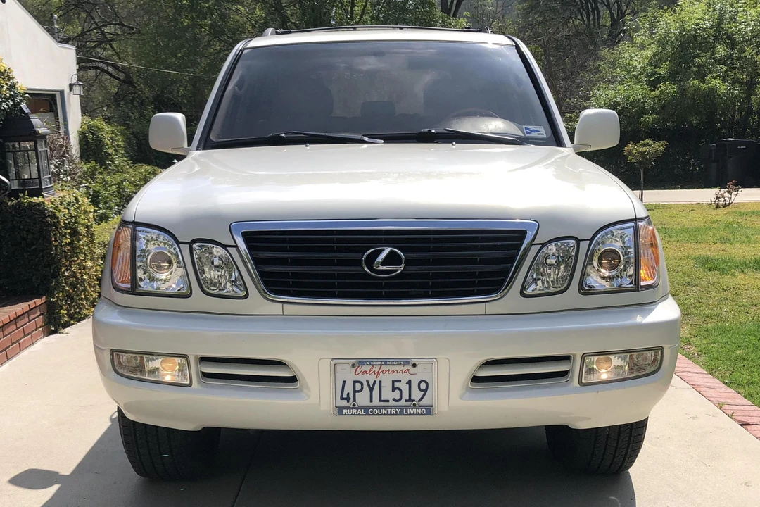 2001 Lexus LX 2nd Gen - Image 2 of 5