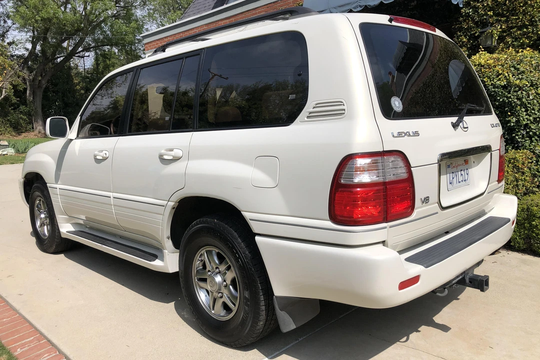 2001 Lexus LX 2nd Gen - Image 4 of 5