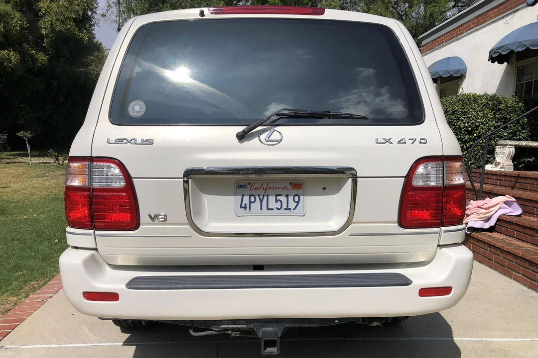 2001 Lexus LX 2nd Gen - Image 5 of 5