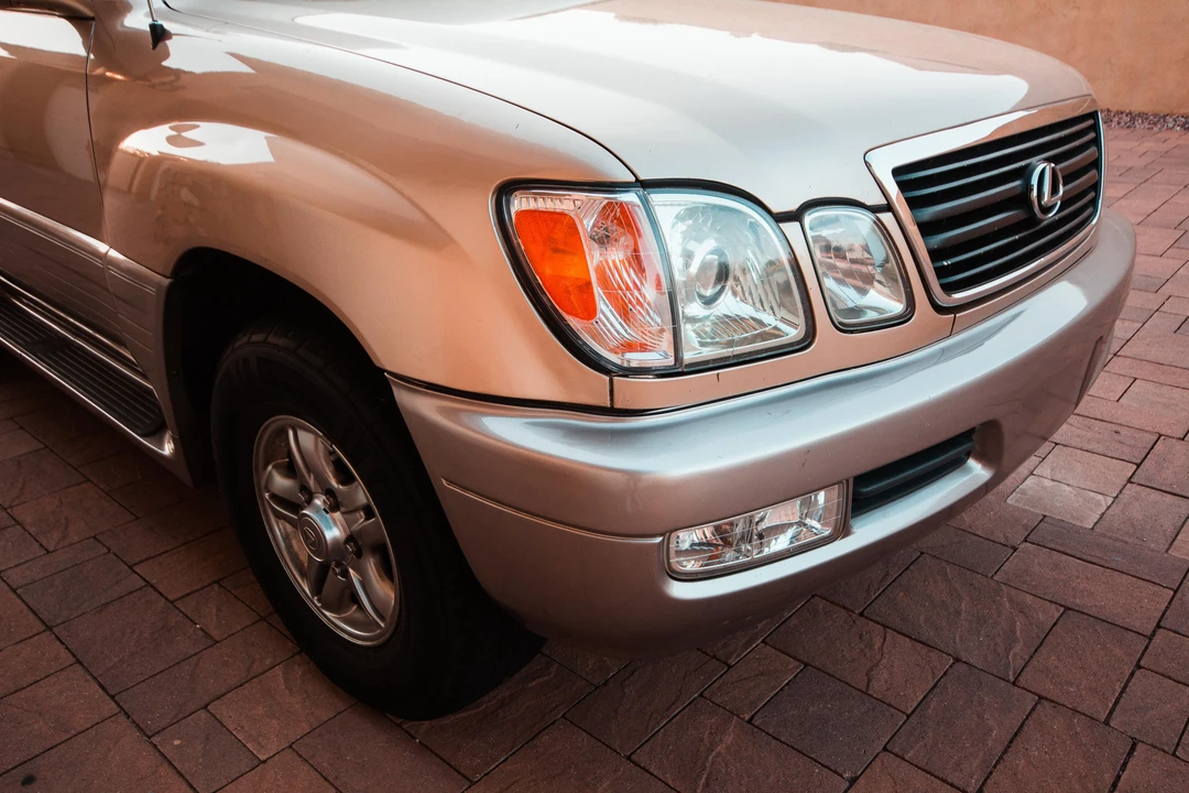 2001 Lexus LX 2nd Gen - Image 27 of 31