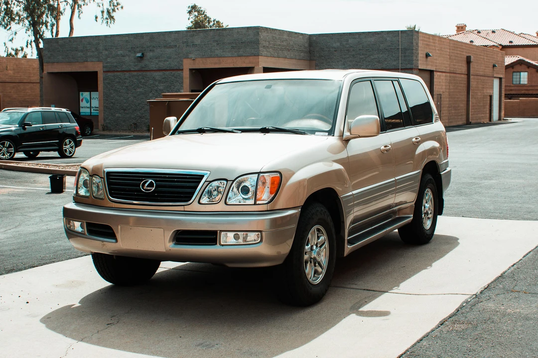 2001 Lexus LX 2nd Gen - Image 12 of 31