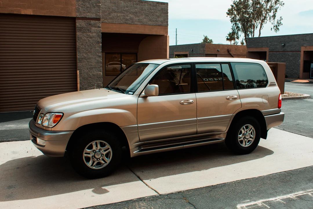 2001 Lexus LX 2nd Gen - Image 15 of 31