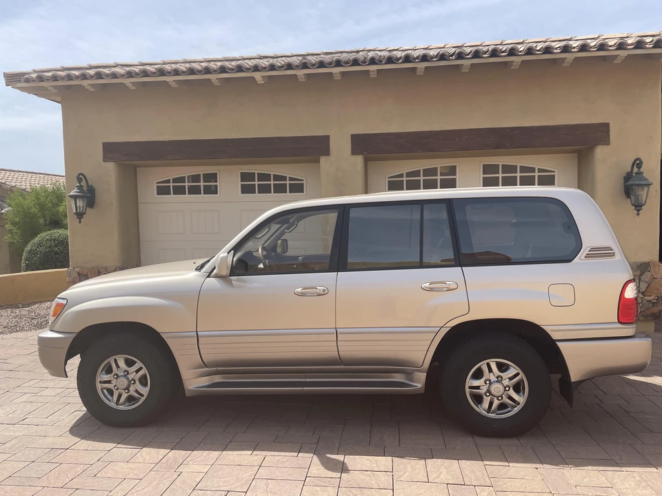 2001 Lexus LX 2nd Gen - Image 16 of 31