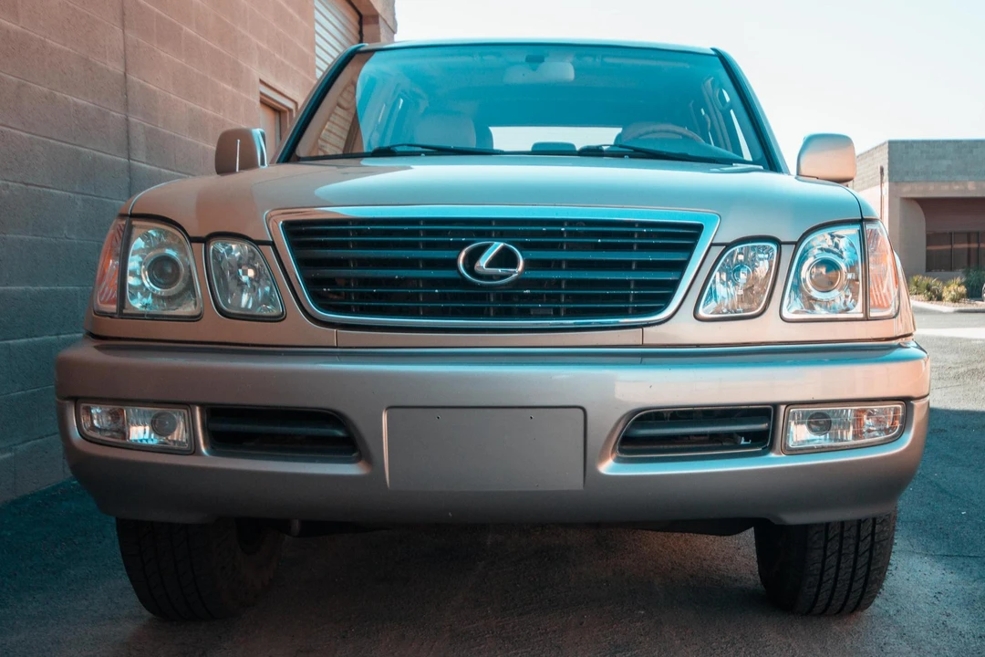 2001 Lexus LX 2nd Gen - Image 2 of 31