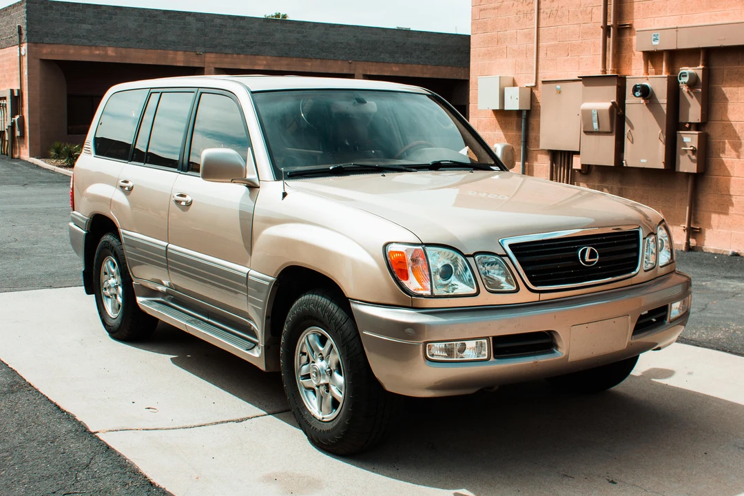 2001 Lexus LX 2nd Gen - Image 20 of 31