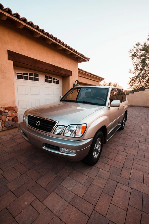 2001 Lexus LX 2nd Gen - Image 8 of 31