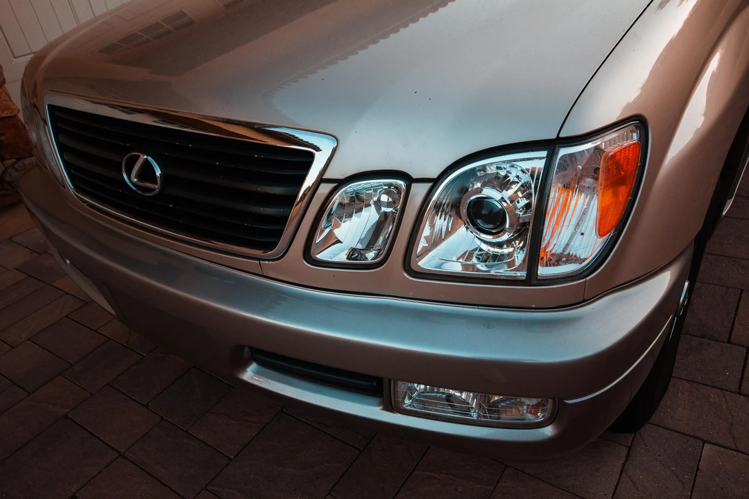 2001 Lexus LX 2nd Gen - Image 23 of 31