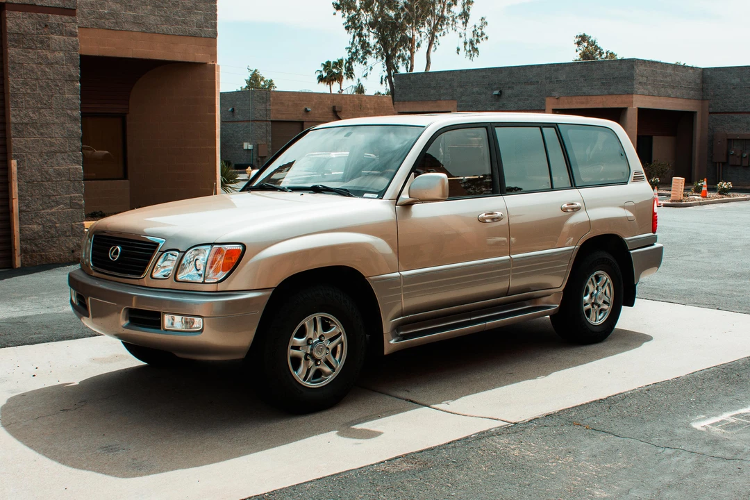 2001 Lexus LX 2nd Gen - Image 13 of 31