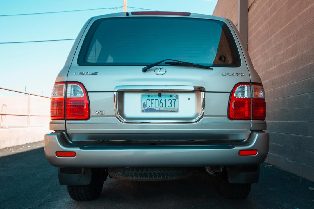 2001 Lexus LX 2nd Gen - Image 5 of 31