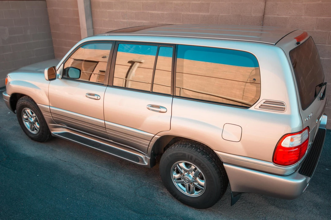 2001 Lexus LX 2nd Gen - Image 4 of 31