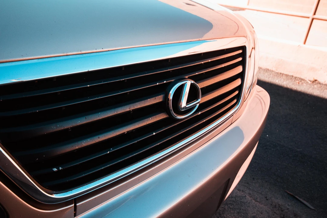 2001 Lexus LX 2nd Gen - Image 22 of 31