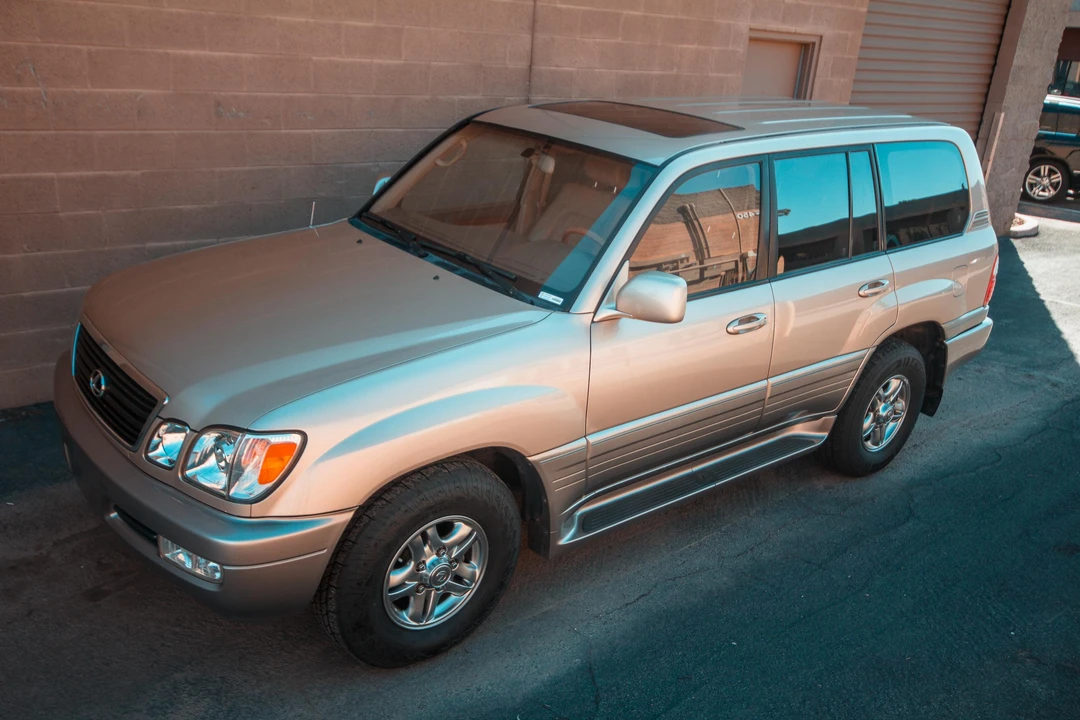 2001 Lexus LX 2nd Gen - Image 14 of 31