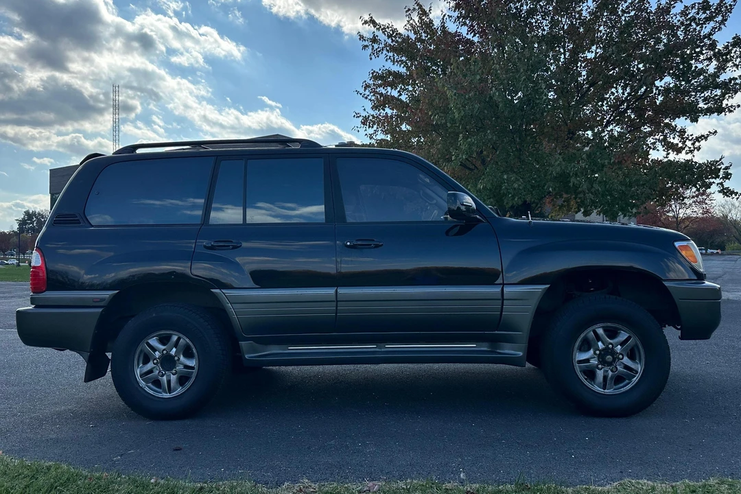 2001 Lexus LX 2nd Gen - Image 3 of 31