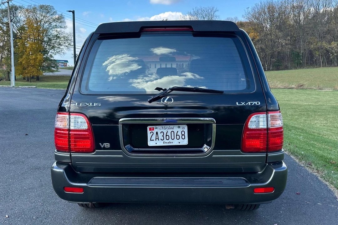 2001 Lexus LX 2nd Gen - Image 5 of 31