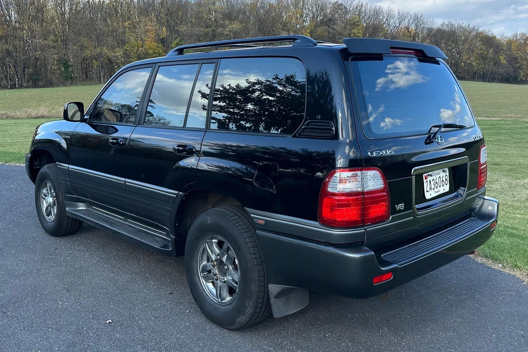 2001 Lexus LX 2nd Gen - Image 4 of 31