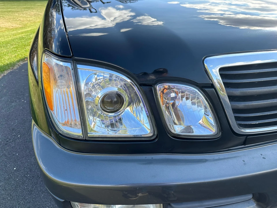 2001 Lexus LX 2nd Gen - Image 23 of 31