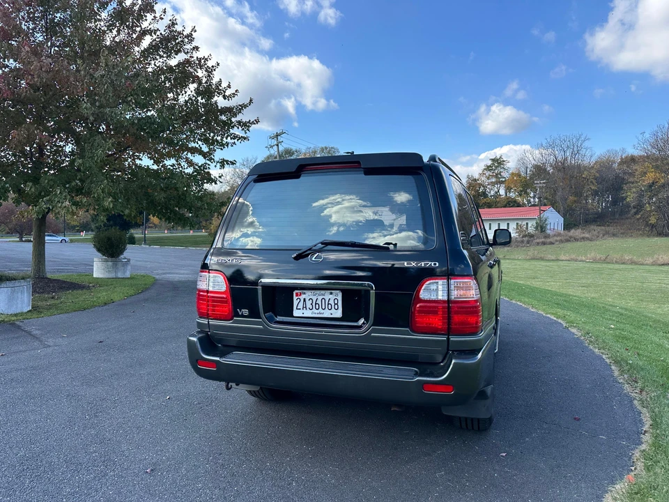 2001 Lexus LX 2nd Gen - Image 17 of 31