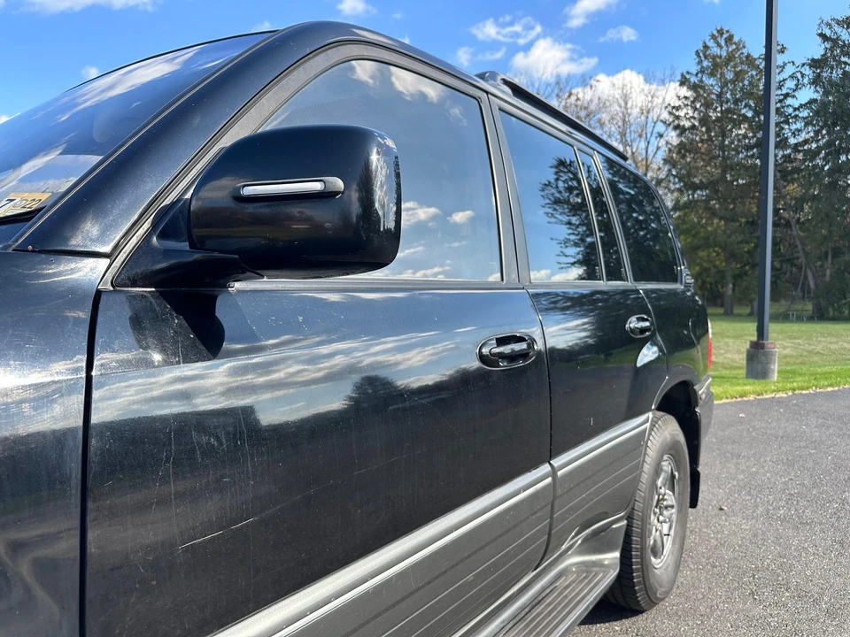 2001 Lexus LX 2nd Gen - Image 29 of 31