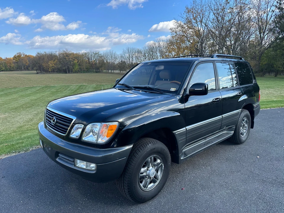 2001 Lexus LX 2nd Gen - Image 10 of 31