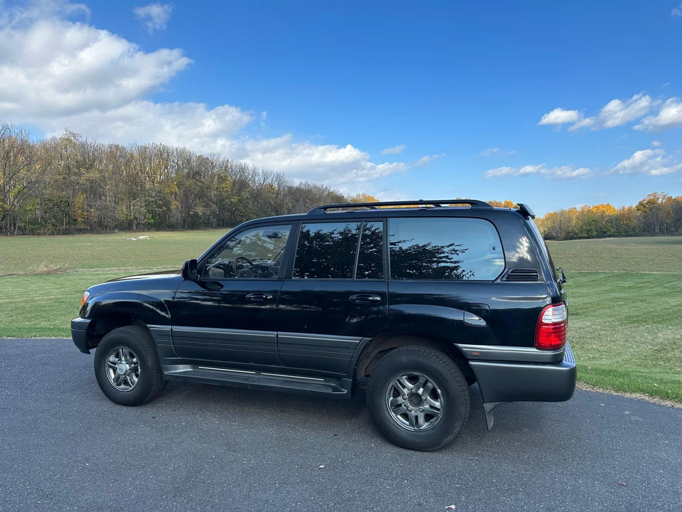 2001 Lexus LX 2nd Gen - Image 15 of 31