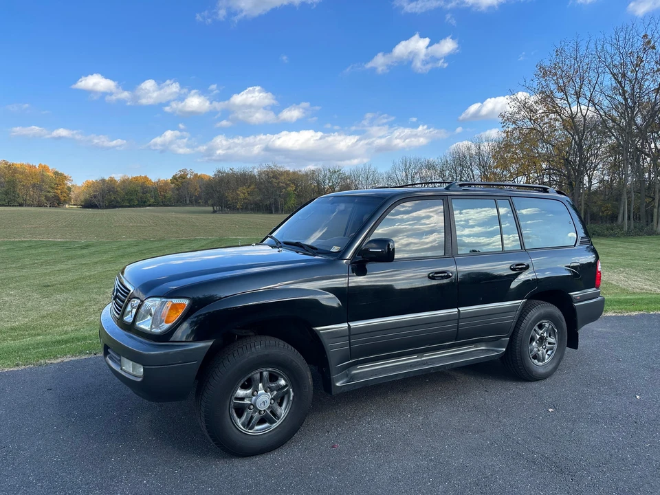2001 Lexus LX 2nd Gen - Image 12 of 31