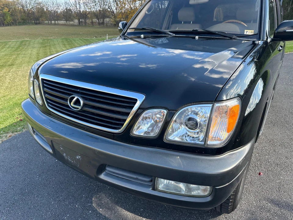 2001 Lexus LX 2nd Gen - Image 26 of 31