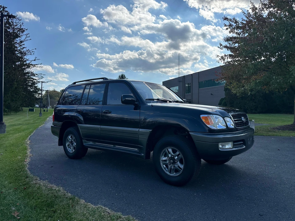 2001 Lexus LX 2nd Gen - Image 22 of 31