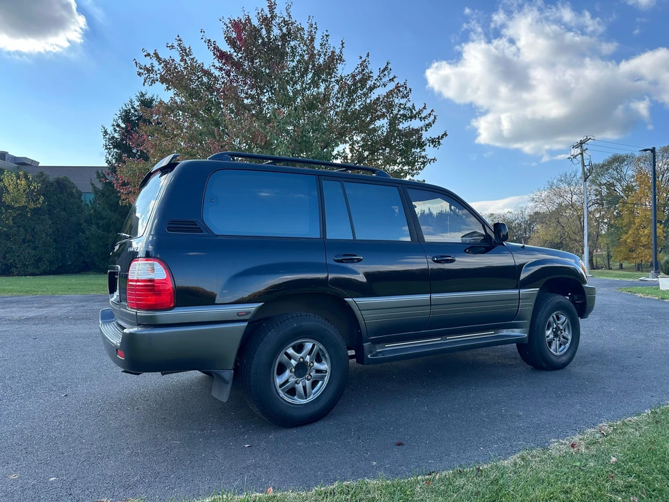 2001 Lexus LX 2nd Gen - Image 20 of 31