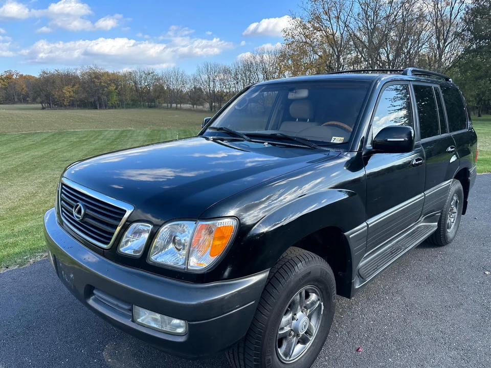 2001 Lexus LX 2nd Gen - Image 9 of 31