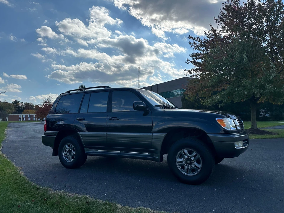 2001 Lexus LX 2nd Gen - Image 21 of 31