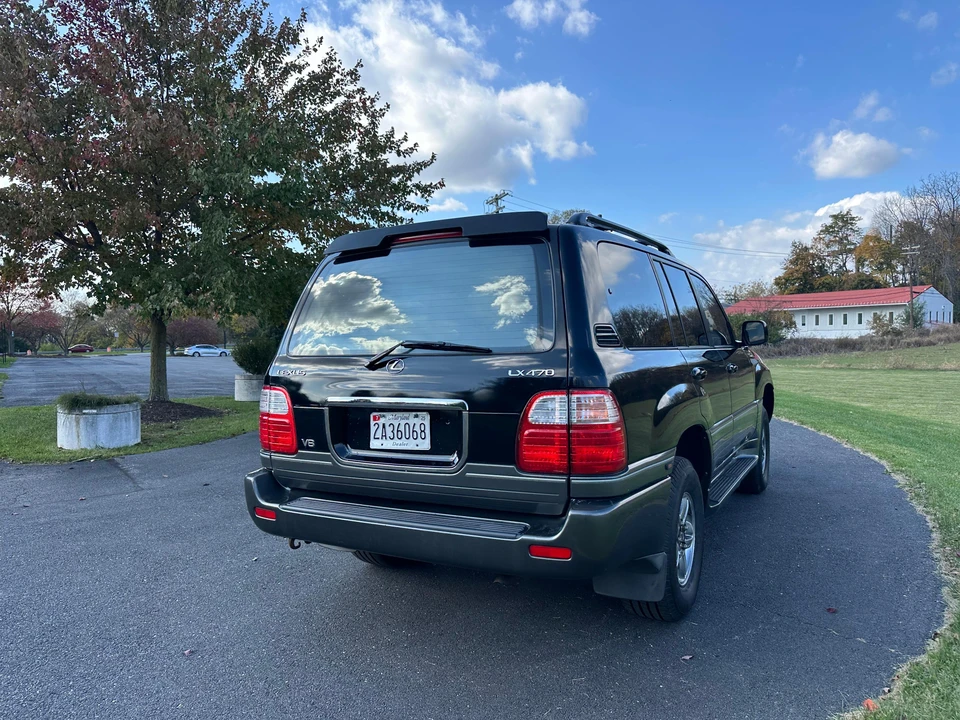 2001 Lexus LX 2nd Gen - Image 18 of 31