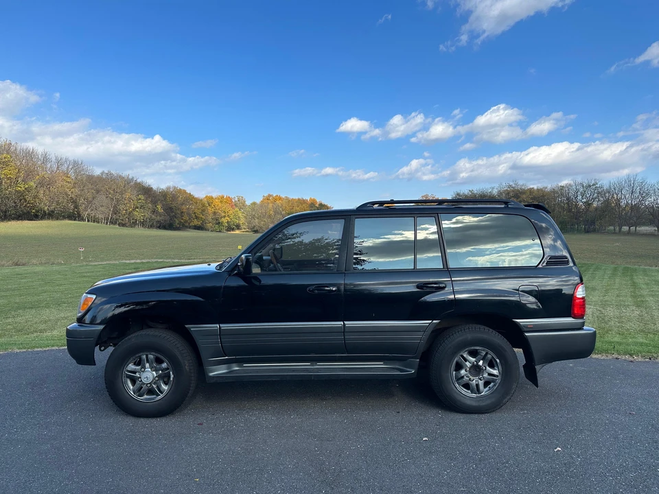 2001 Lexus LX 2nd Gen - Image 14 of 31