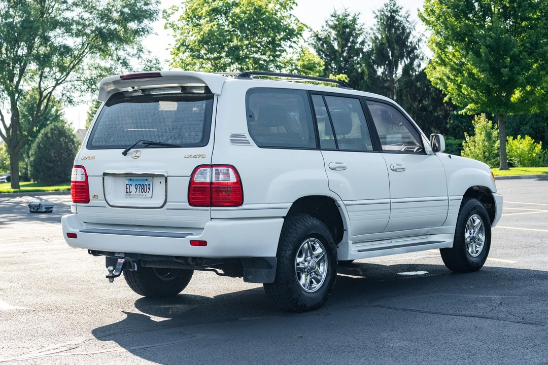 2001 Lexus LX 2nd Gen - Image 4 of 31