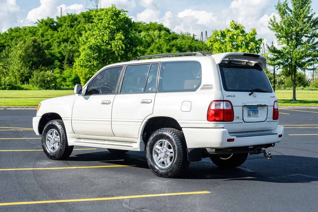2001 Lexus LX 2nd Gen - Image 7 of 31
