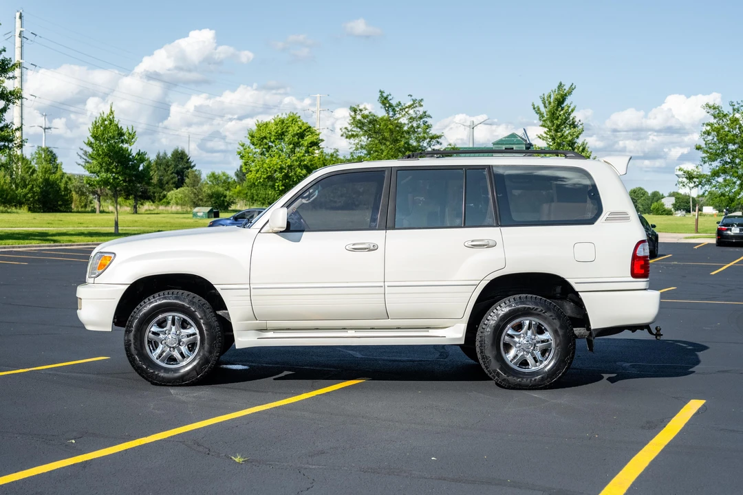 2001 Lexus LX 2nd Gen - Image 3 of 31