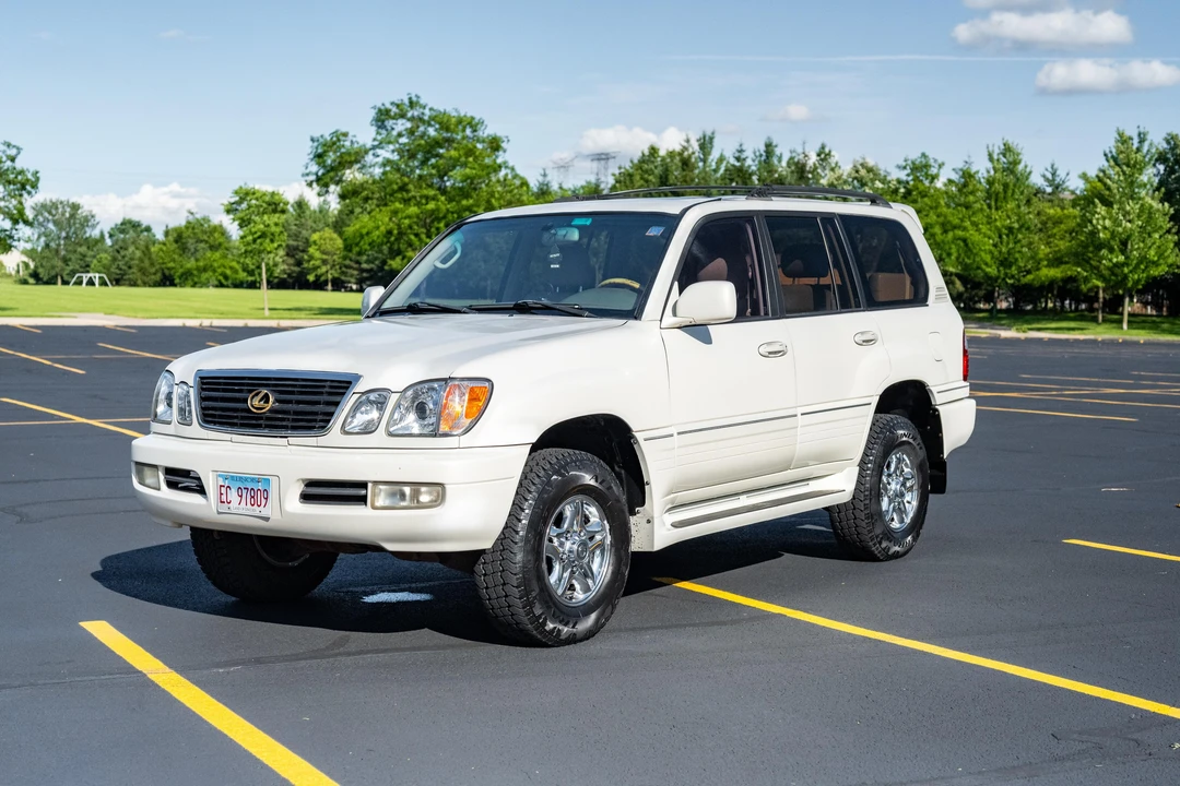 2001 Lexus LX 2nd Gen - Image 8 of 31