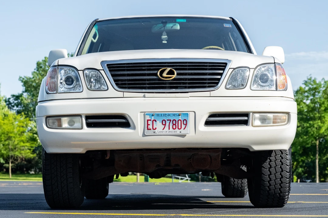 2001 Lexus LX 2nd Gen - Image 9 of 31