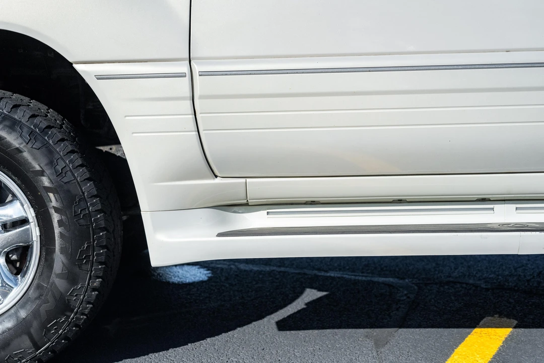 2001 Lexus LX 2nd Gen - Image 27 of 31