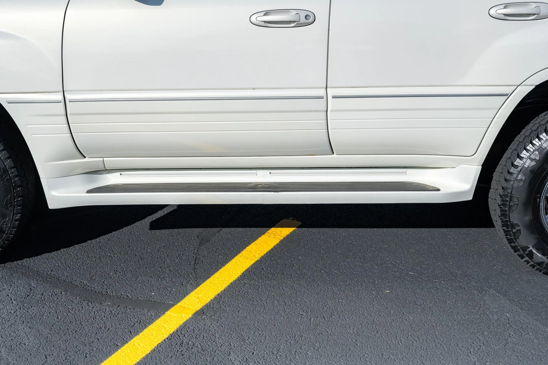 2001 Lexus LX 2nd Gen - Image 26 of 31