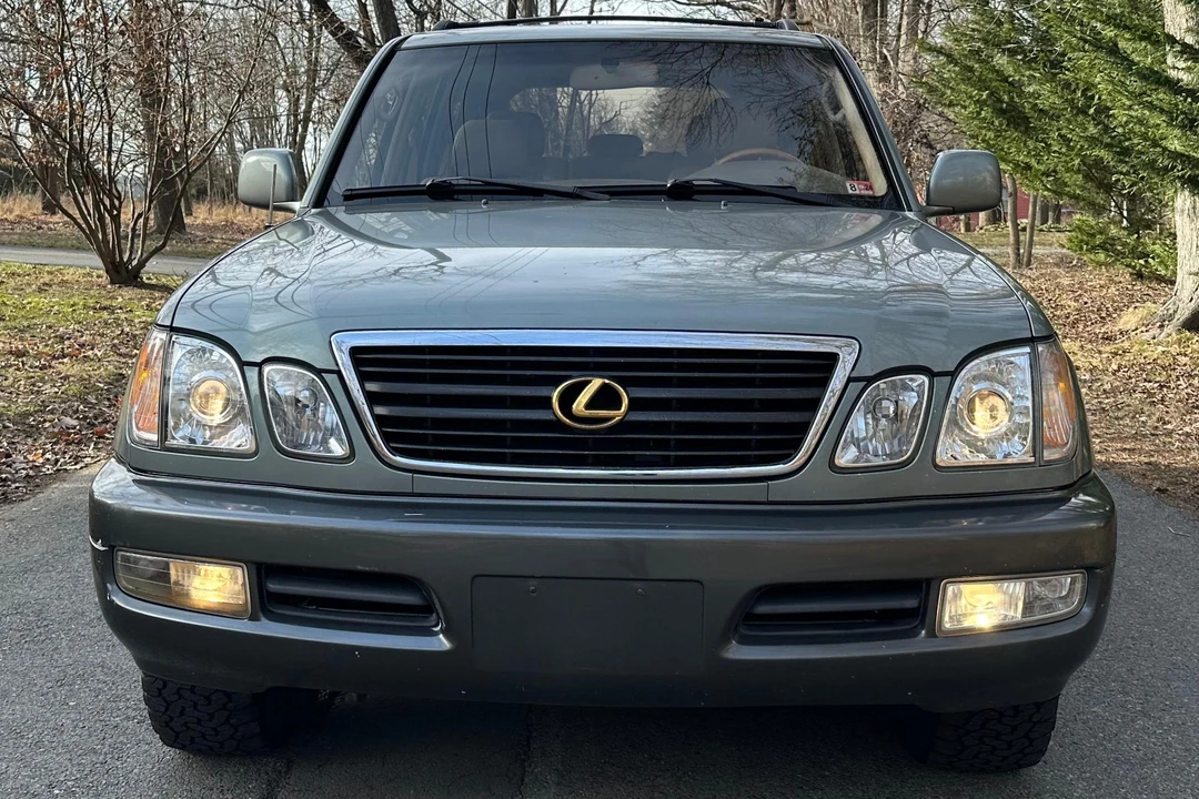 2001 Lexus LX 2nd Gen - Image 2 of 31
