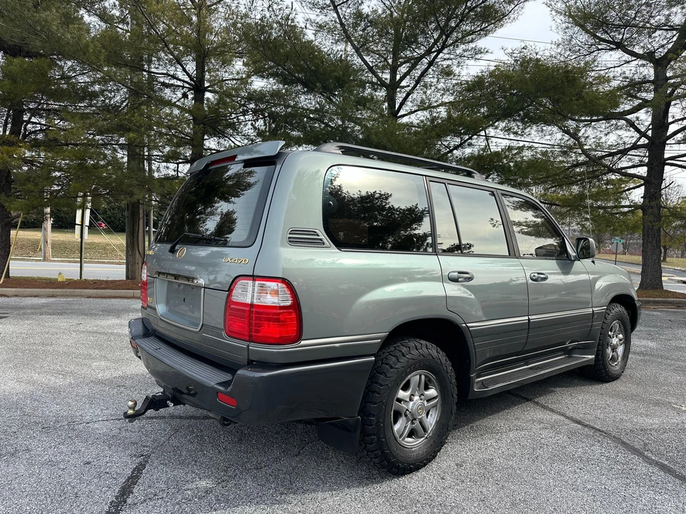 2001 Lexus LX 2nd Gen - Image 26 of 31
