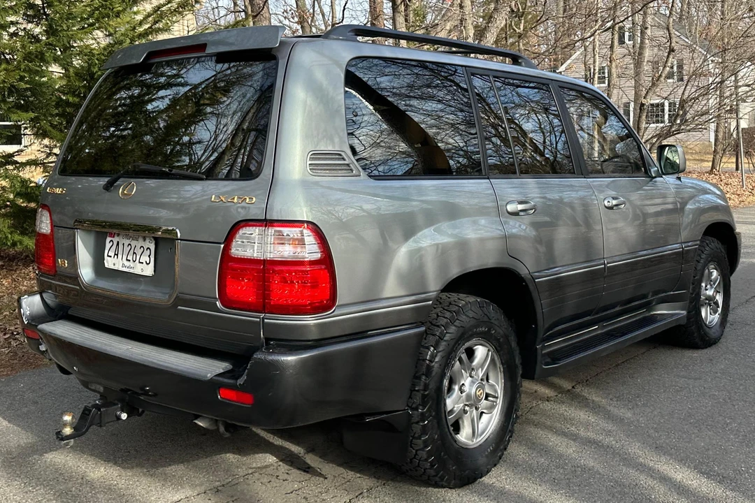 2001 Lexus LX 2nd Gen - Image 4 of 31