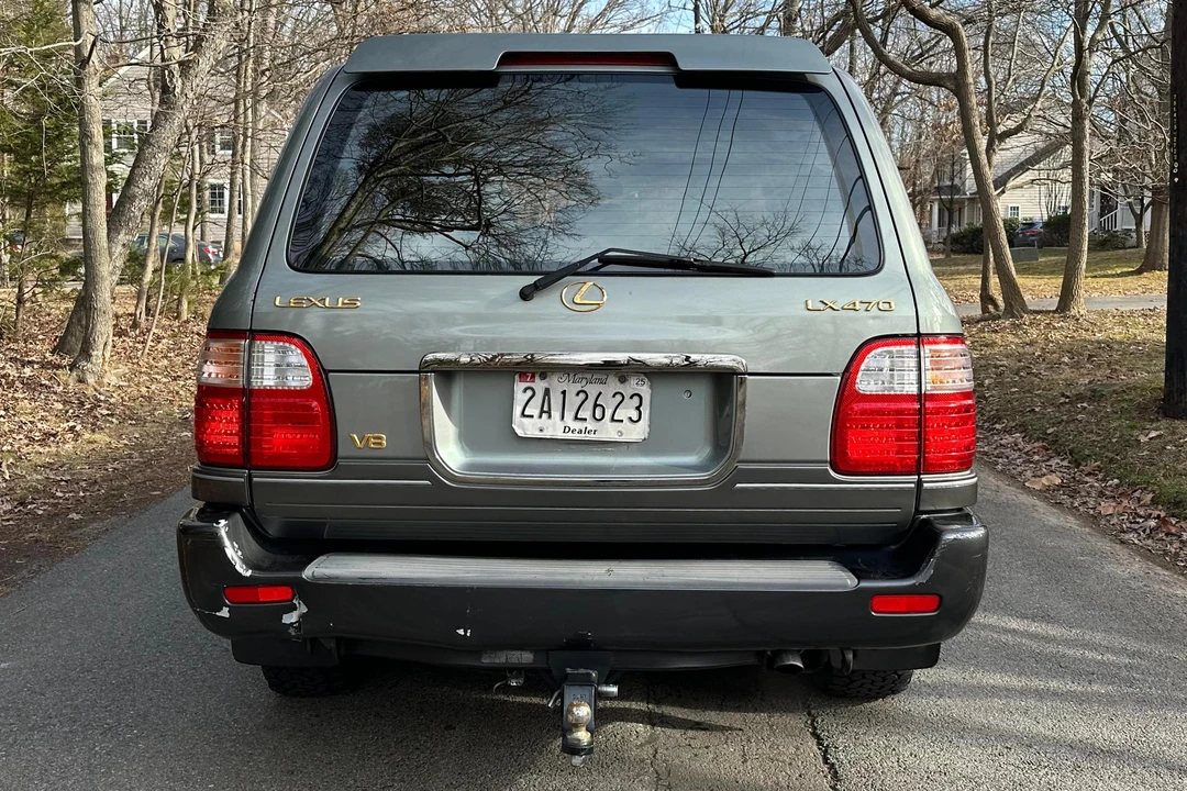 2001 Lexus LX 2nd Gen - Image 5 of 31