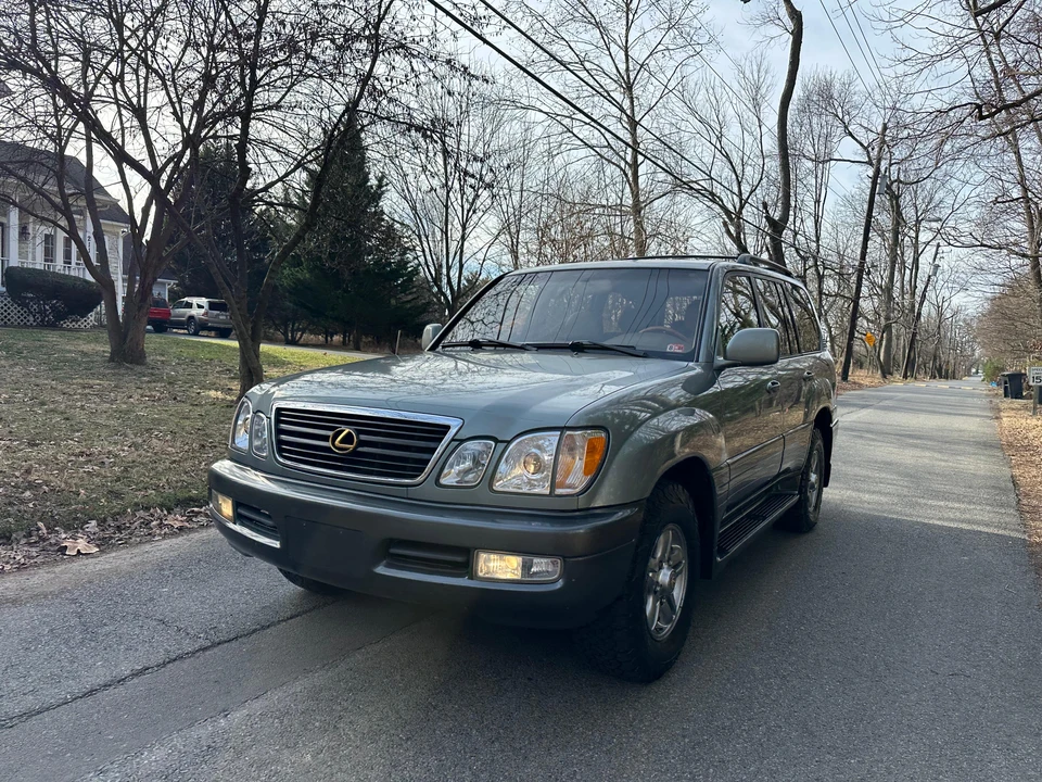 2001 Lexus LX 2nd Gen - Image 9 of 31