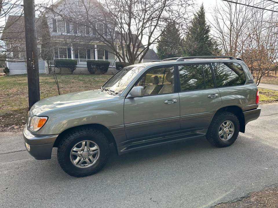 2001 Lexus LX 2nd Gen - Image 14 of 31
